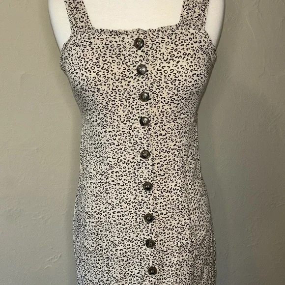 JAPNA stretch button down tan/black cheetah print long dress in women’s small - Picture 4 of 8